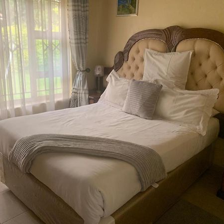 The Crown Inn Guest House Northwood Екстер'єр фото