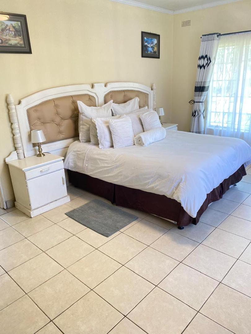 The Crown Inn Guest House Northwood Екстер'єр фото